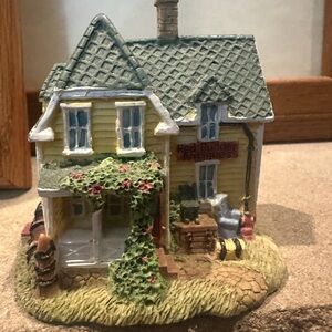 BERGMAN'S CLOCK SHOP: Liberty Square miniature home